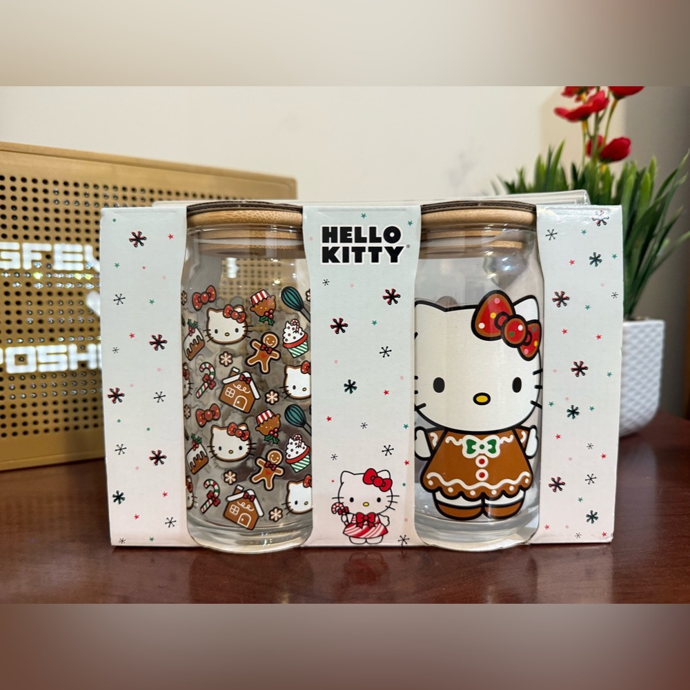 New Hello Kitty Holiday Gingerbread Glass Tumbler and straw Set